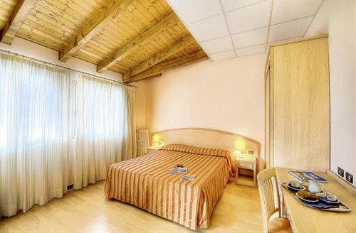 Hotel Residence Dei Fiori Бавено Экстерьер фото